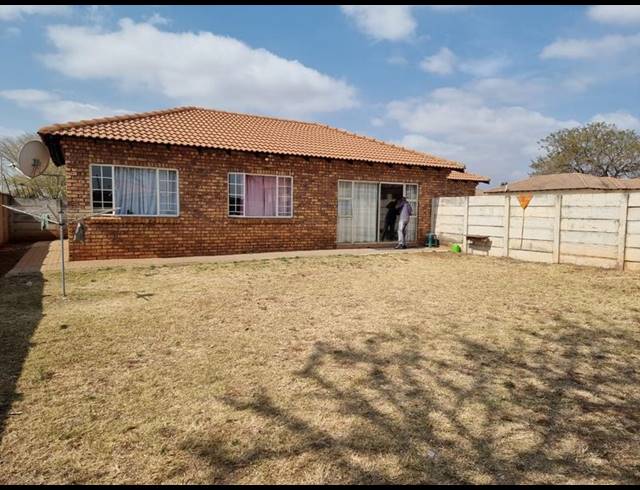 3 BEDROOM HOUSE FOR SALE IN THE ORCHARDS